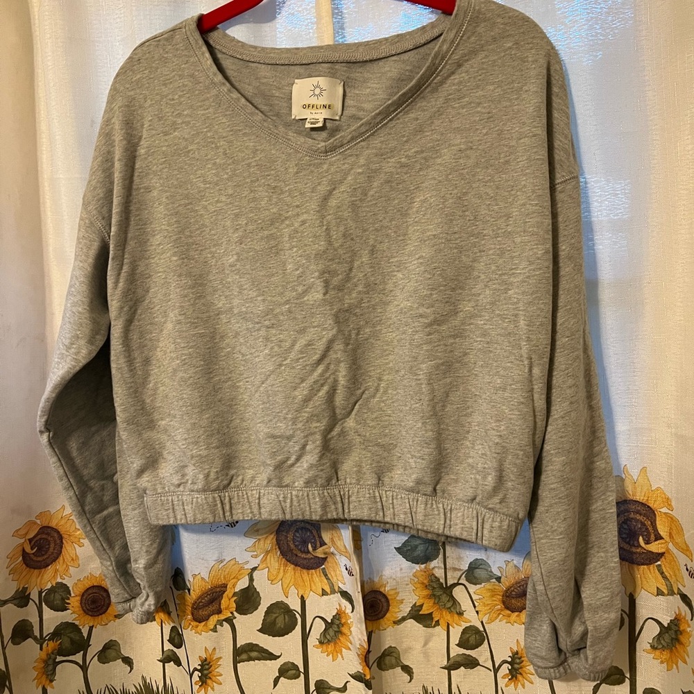 Grey cropped V neck - Size small.
